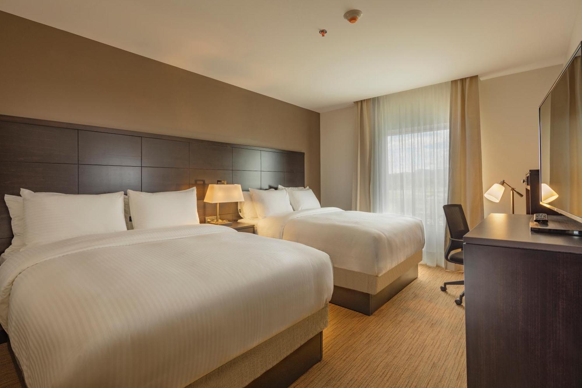 Suite de 2 dormitorios con 1 cama grande y 2 camas dobles - No fumadores