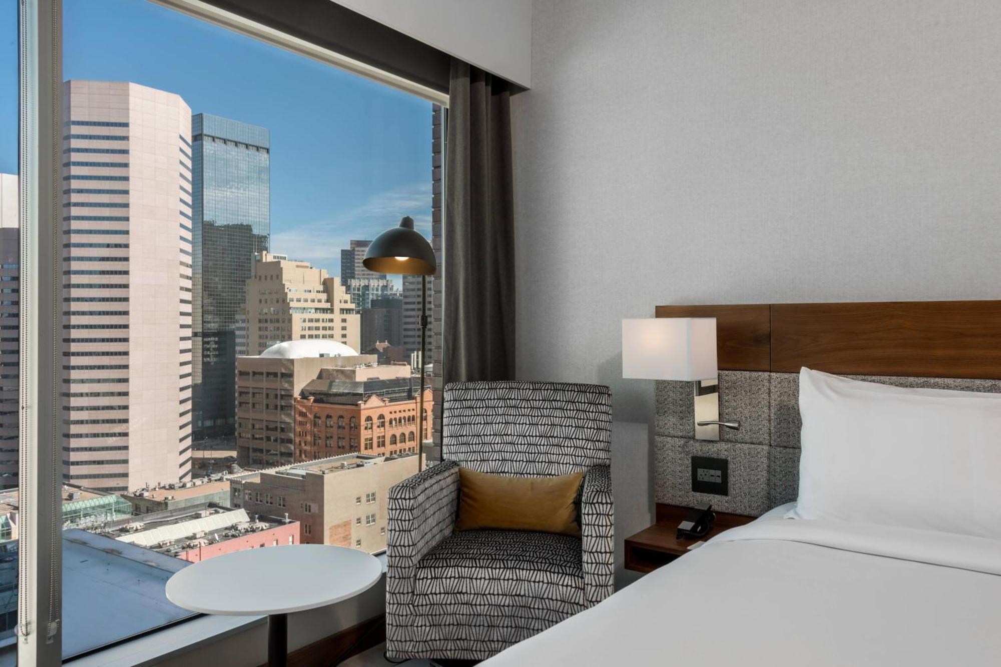 Corner King Room Downtown View