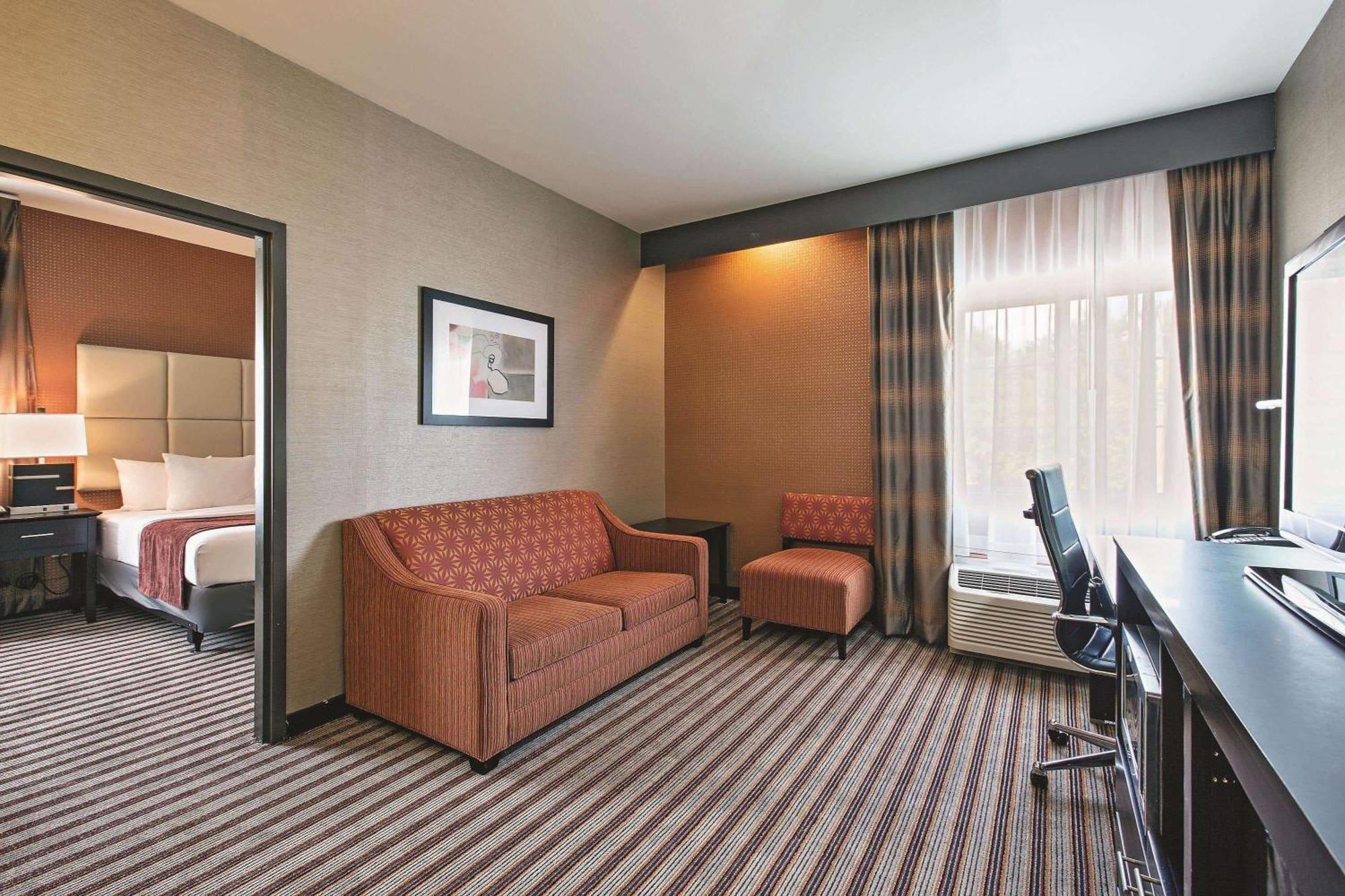 One-Bedroom King Suite - Non-Smoking