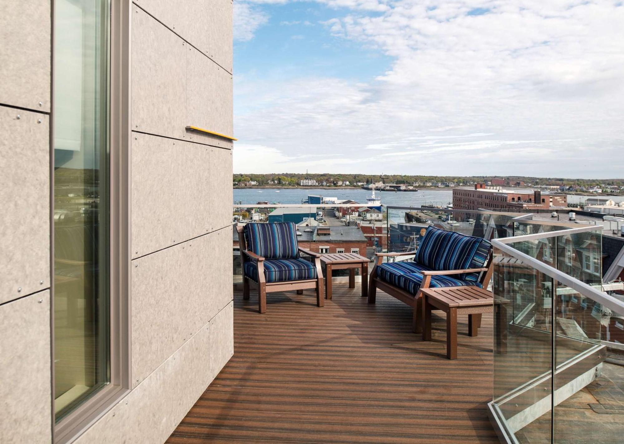 King Room Balcony Peaks Island View