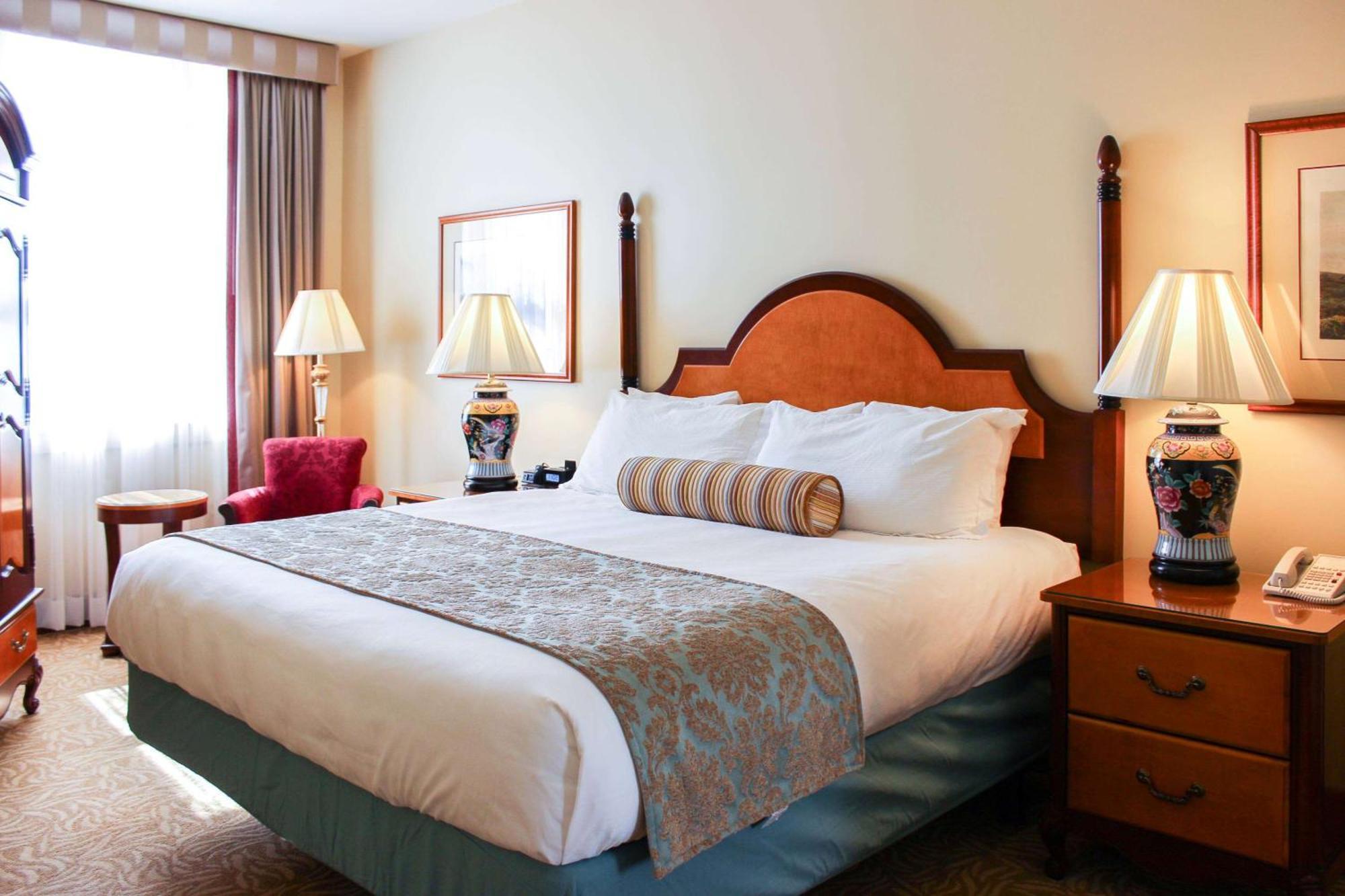 One-Bedroom King Suite - Non-Smoking