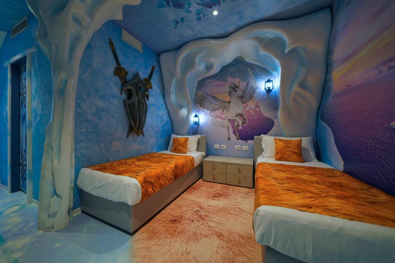 Superior Zimmer Magic Ice Castle