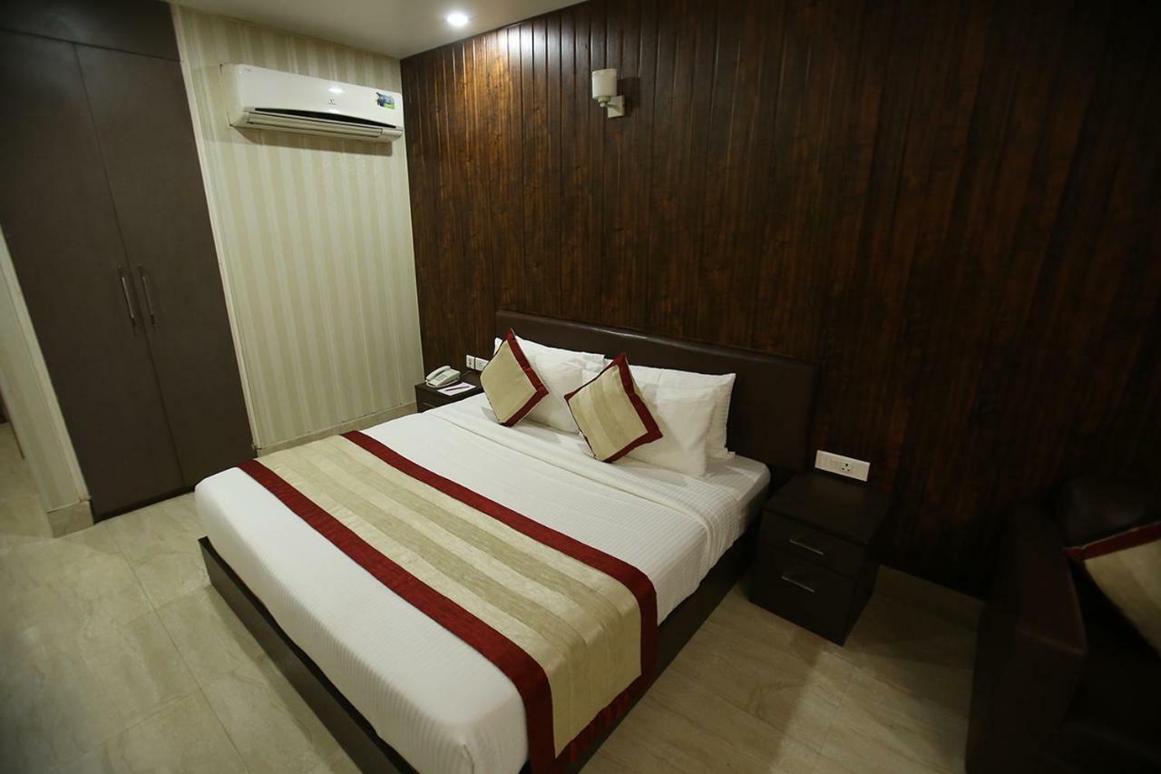 Deluxe King Room