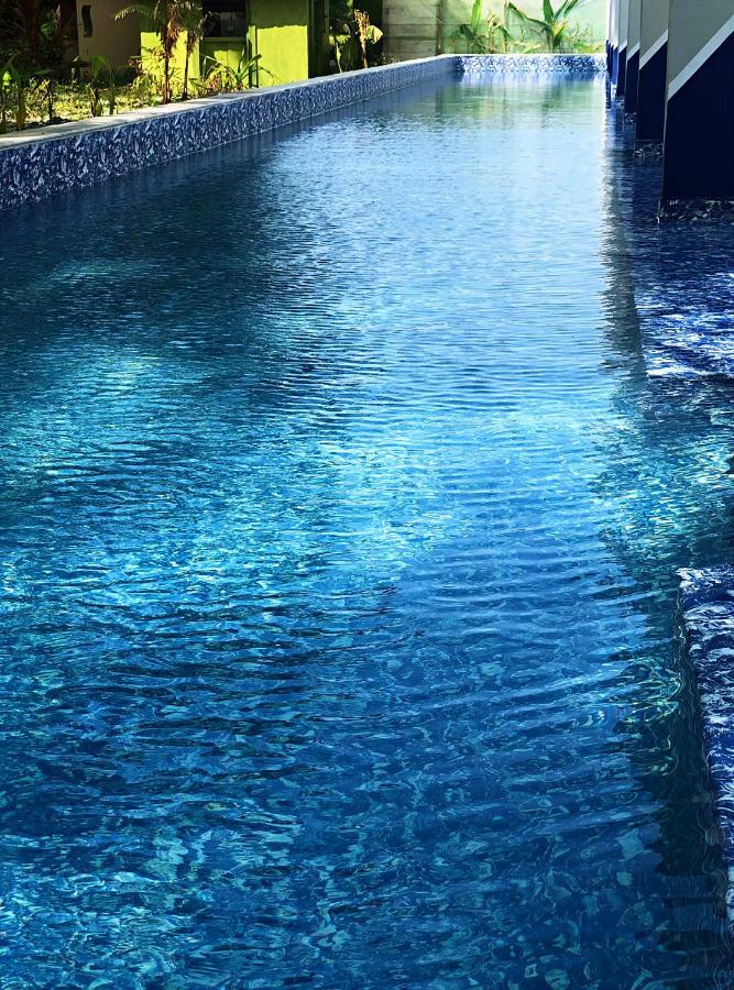Pool Suite
