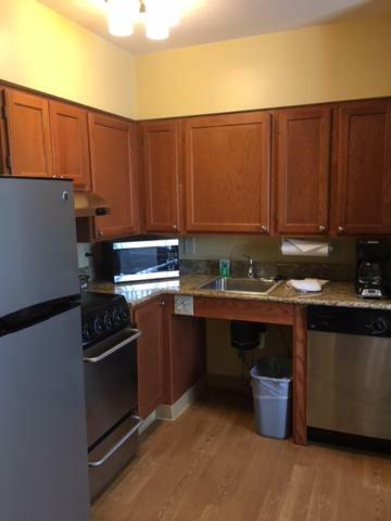 One-Bedroom Suite Two Queen Beds Bath Tub Mobility or Hearing Accessible Non-Smoking,832157036:JPEG