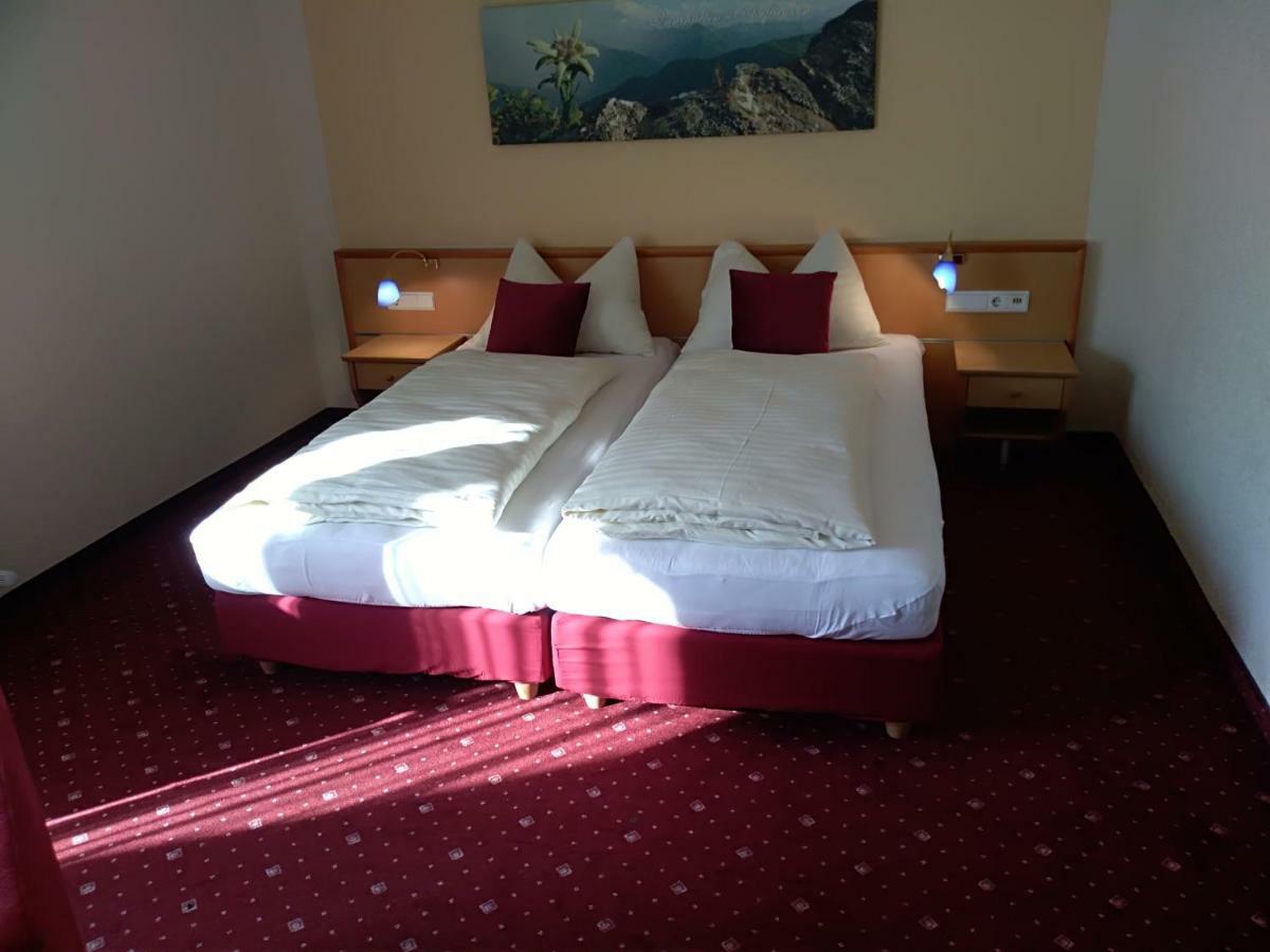 Doppelzimmer mit Balkon