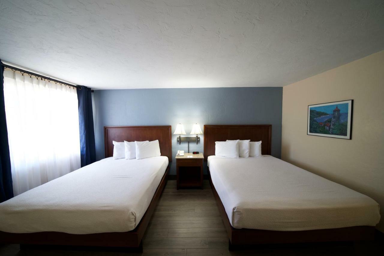 Queen Room with Two Queen Beds - Non-Smoking