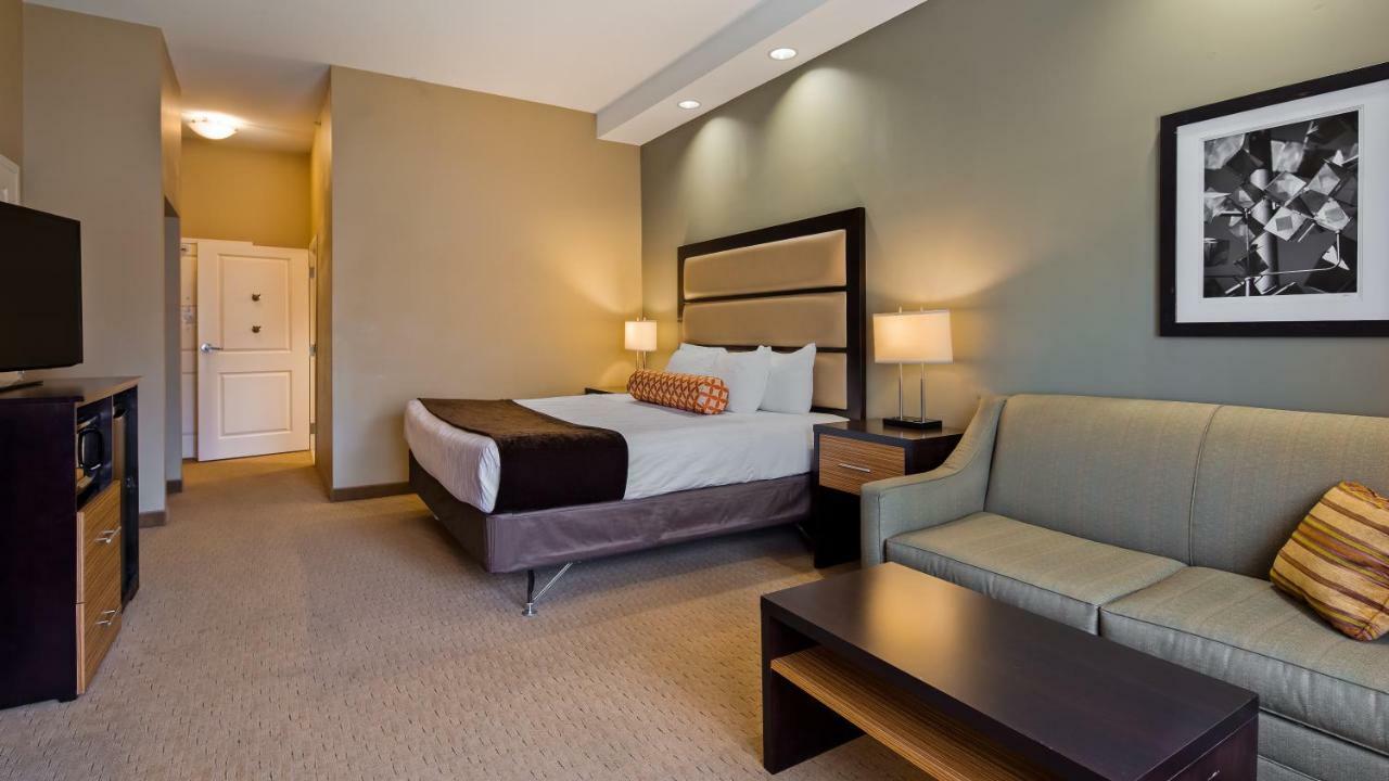 King Room with Sofa Bed and Bath Tub - Disability Access/Non-Smoking