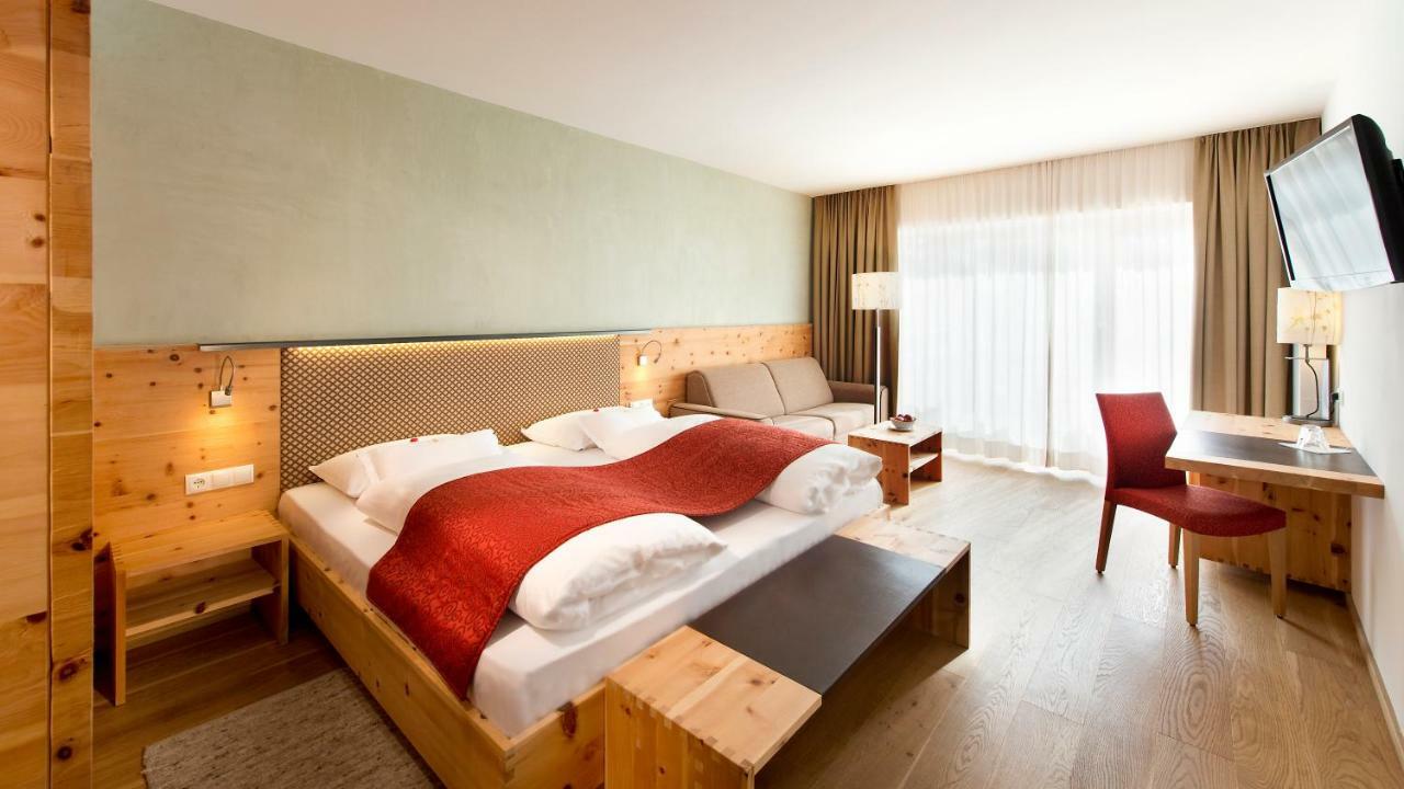 Deluxe Double Room Balcony,992686984:JPEG