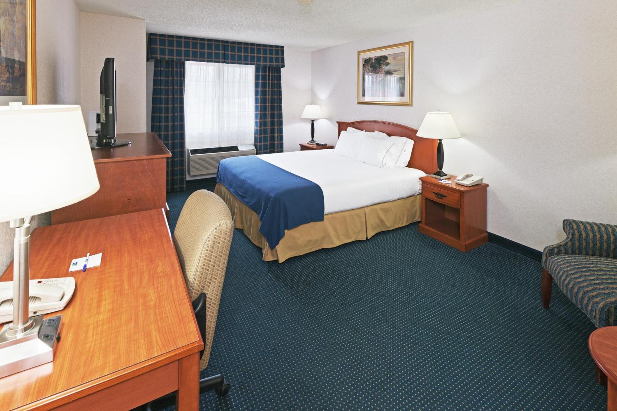 King Room Mobility Access or Non-Smoking