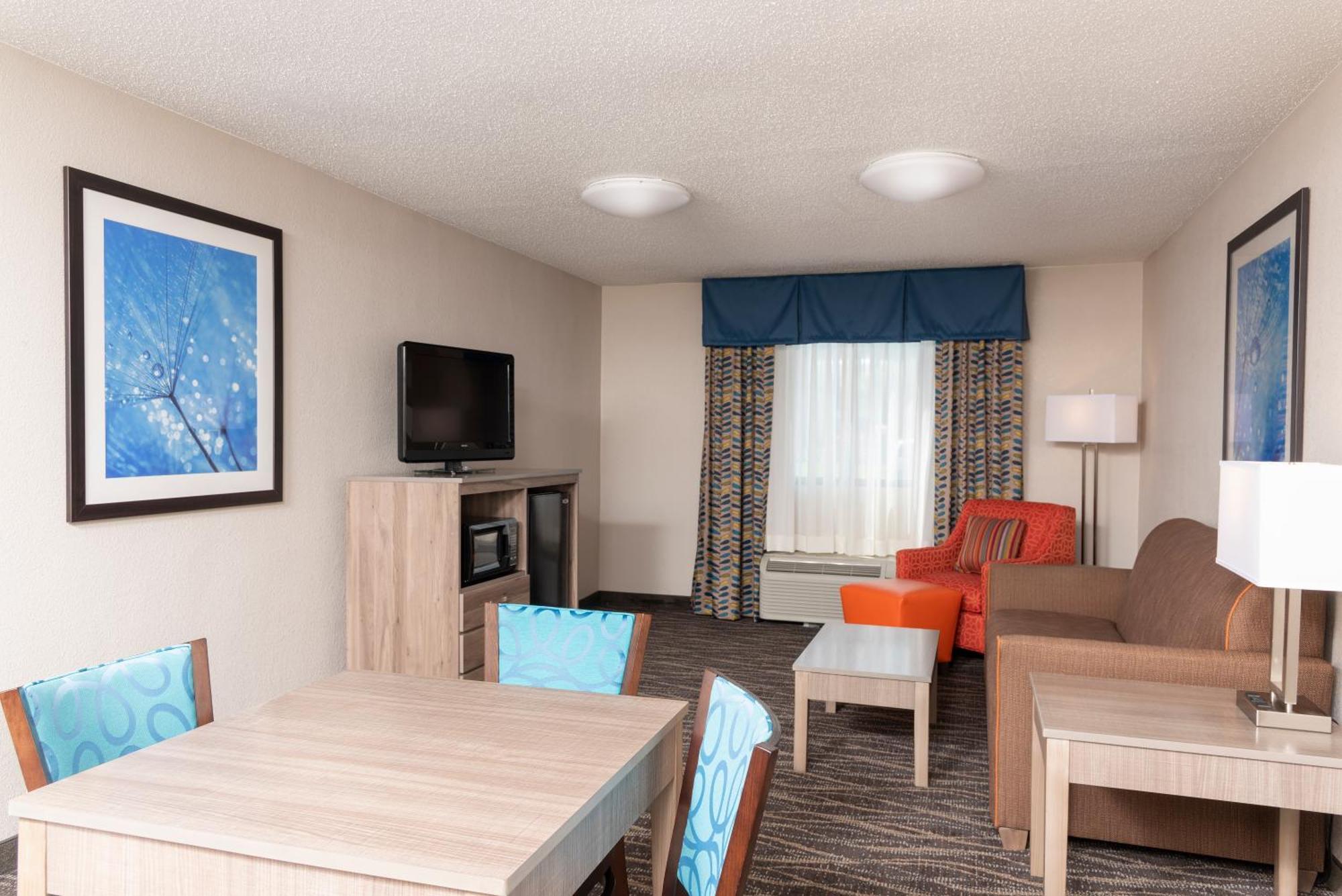 King Suite with One Person Sofa Bed - Non-Smoking
