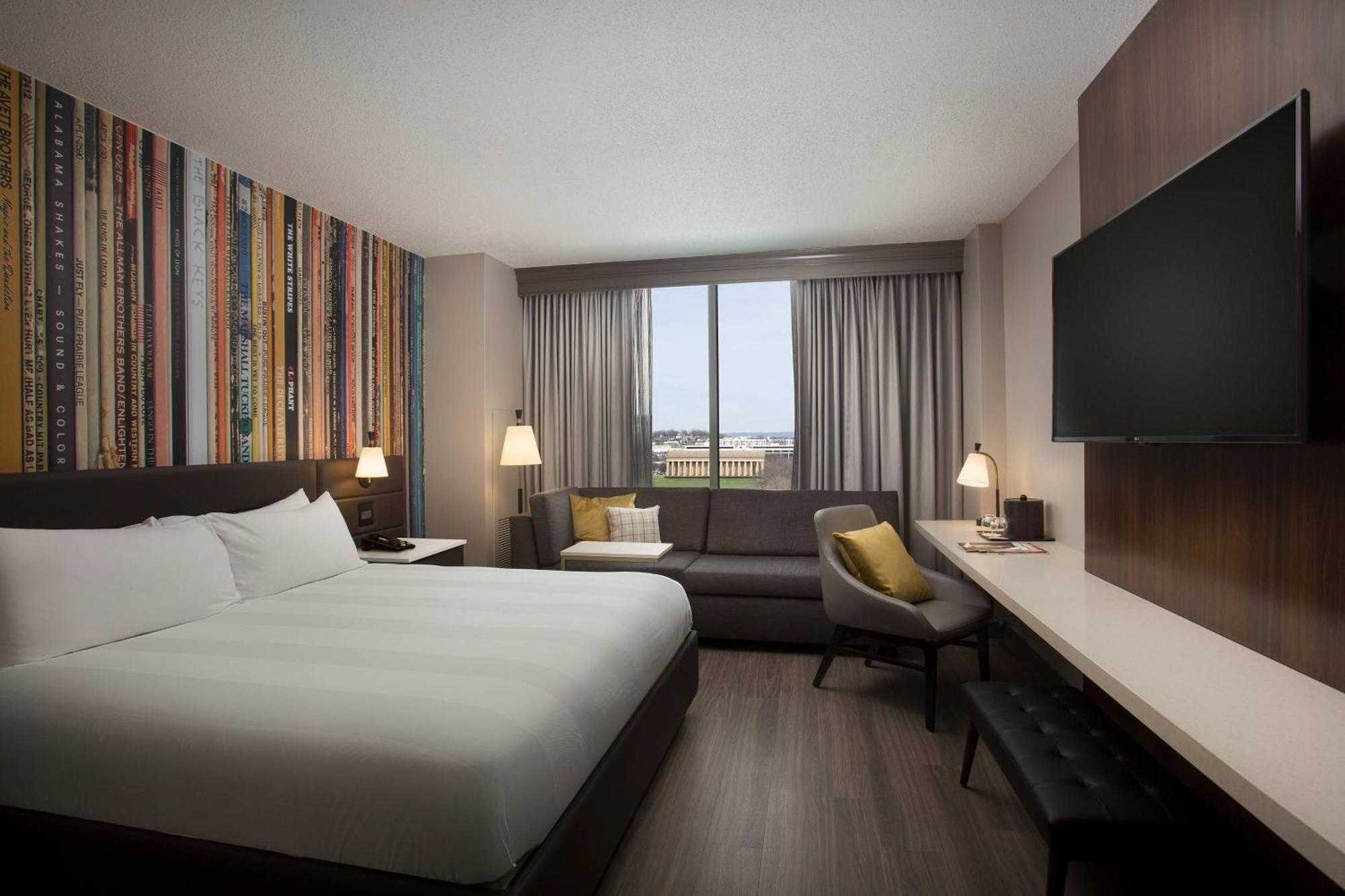 1 King Bed with MClub Lounge Access,1388537156:JPEG