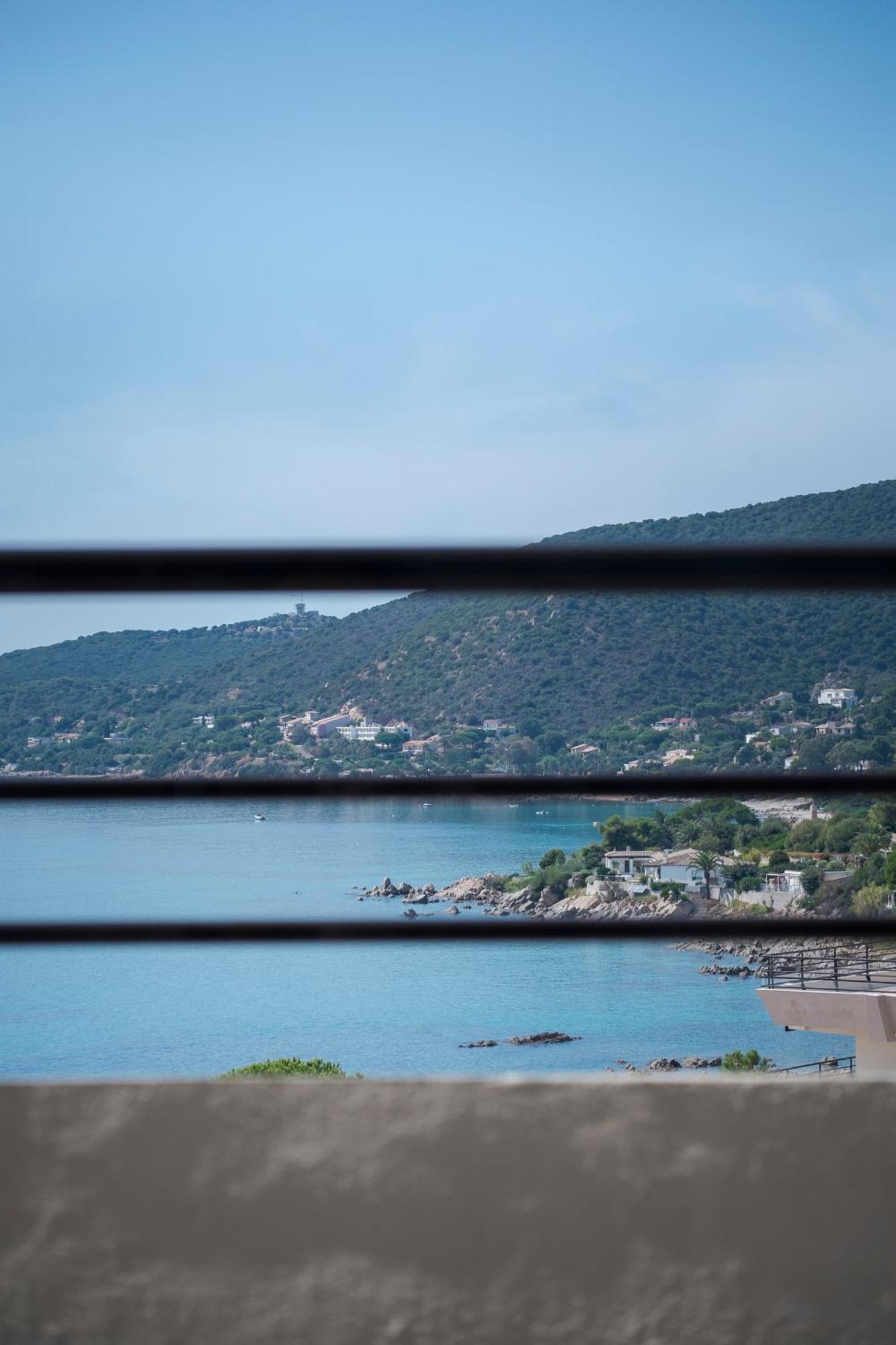 One-Bedroom Apartment Sea View