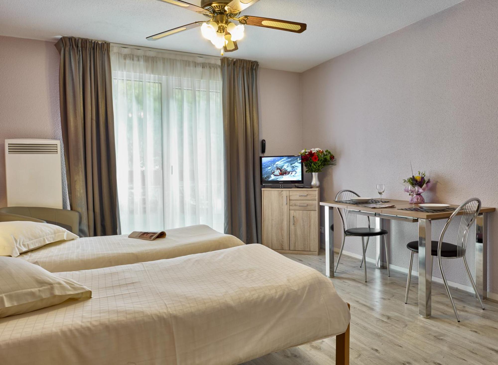 Classic Studio 2 Single Beds