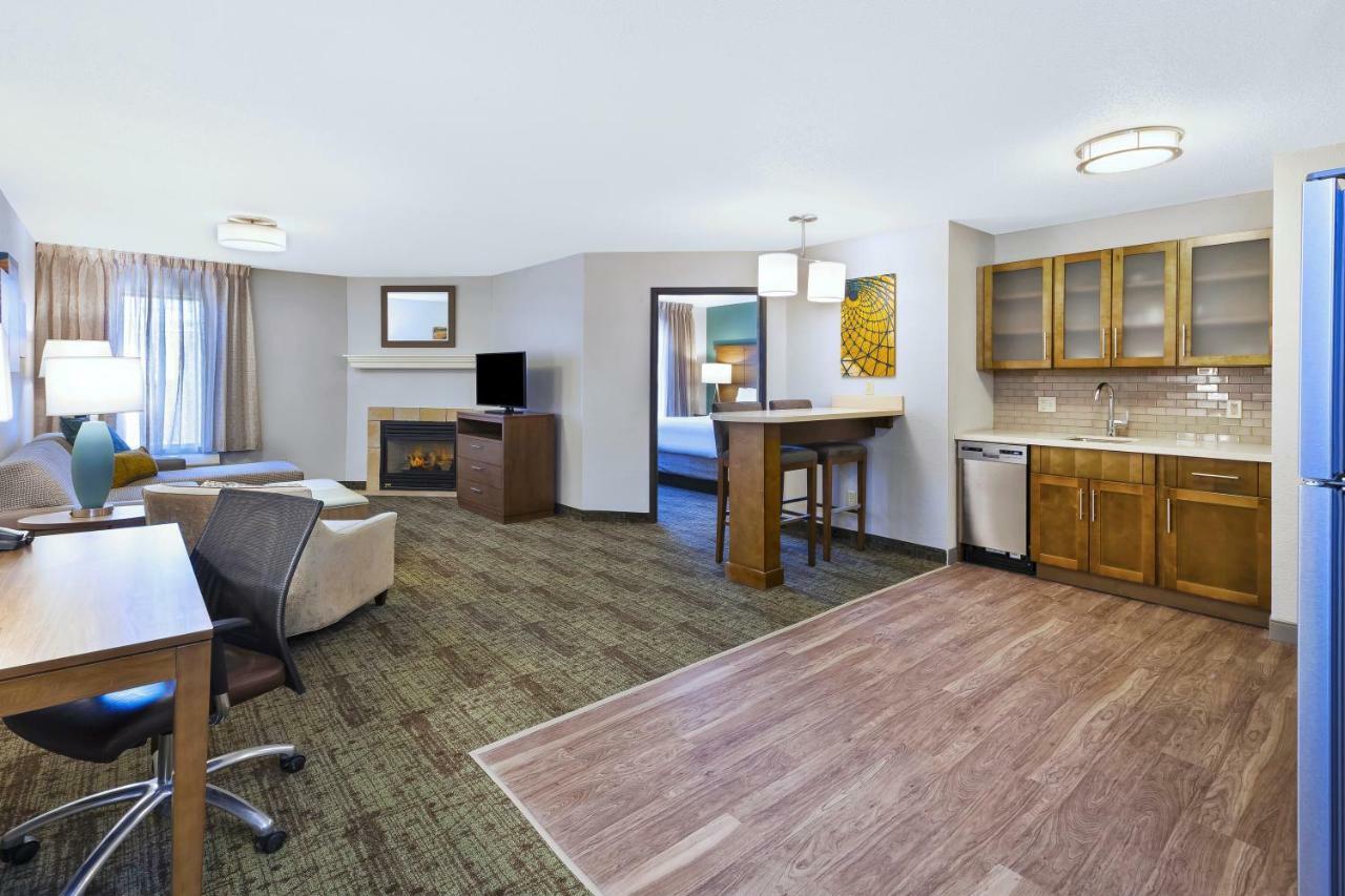 One-Bedroom Queen Suite - Non-Smoking