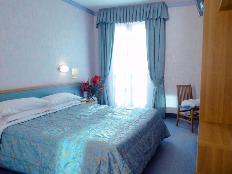 Suíte com Cama King-size - Acessível para Hóspedes com Capacidade Auditiva Reduzida