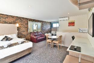Executive Queen Room Kitchenette Not Pet Friendly