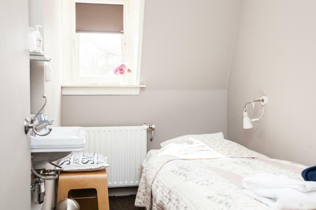 Single Room Shared Shower Toilet