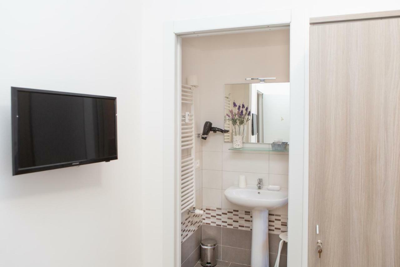 Single Room Private Bathroom