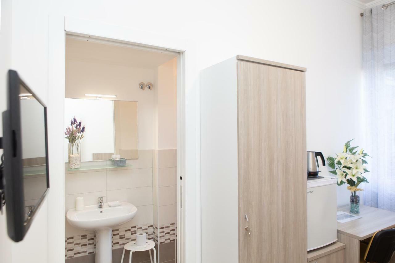 Single Room Private Bathroom