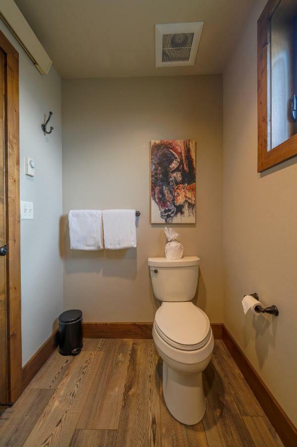 Private King Cabin