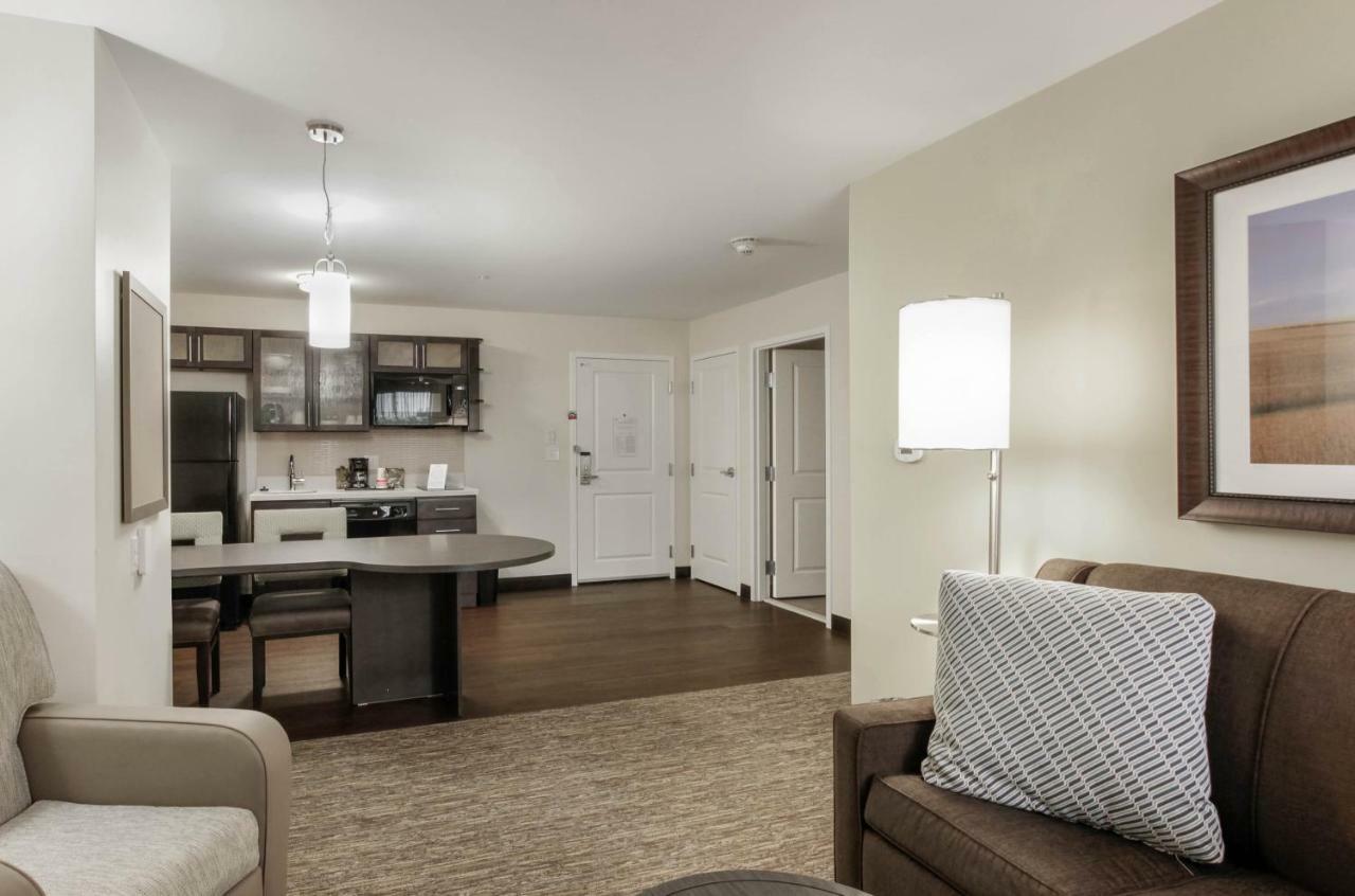 One-Bedroom Queen Suite Dining Sofa Bed