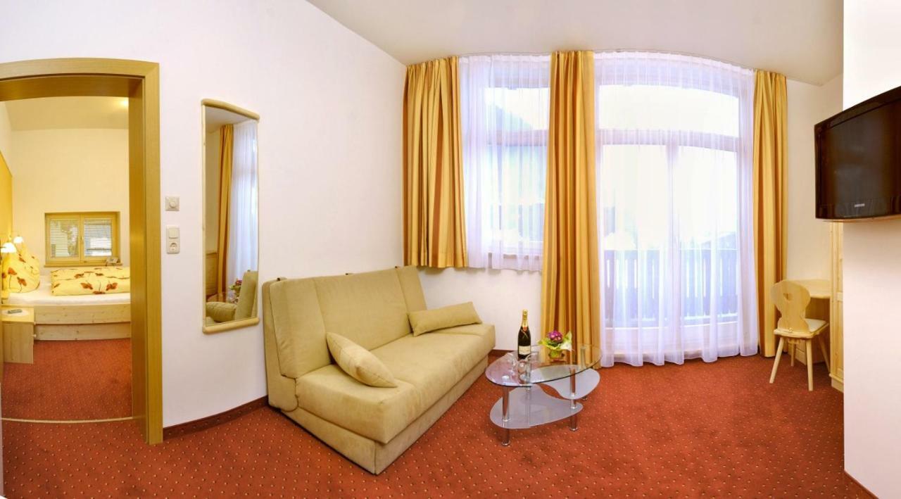 Familienzimmer mit Bergblick