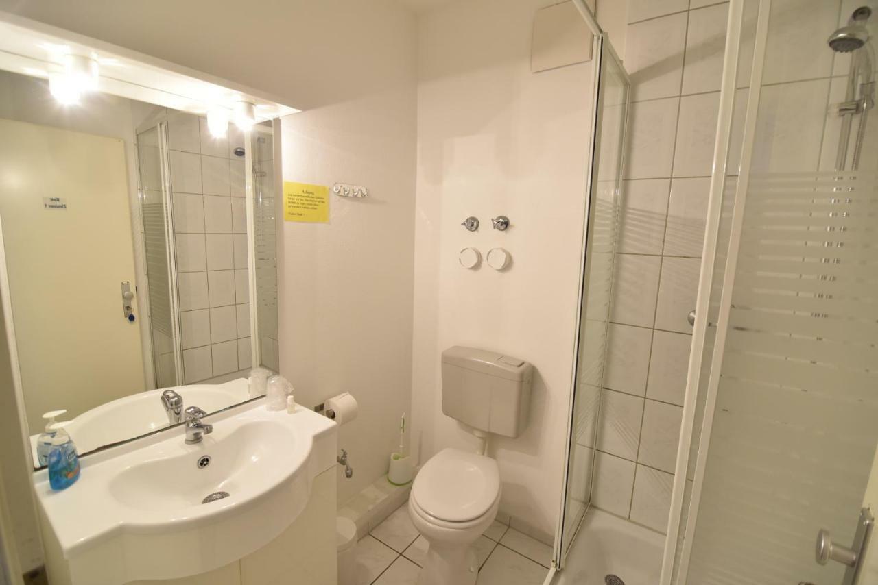 Doppel-/Zweibettzimmer mit privatem, externem Bad