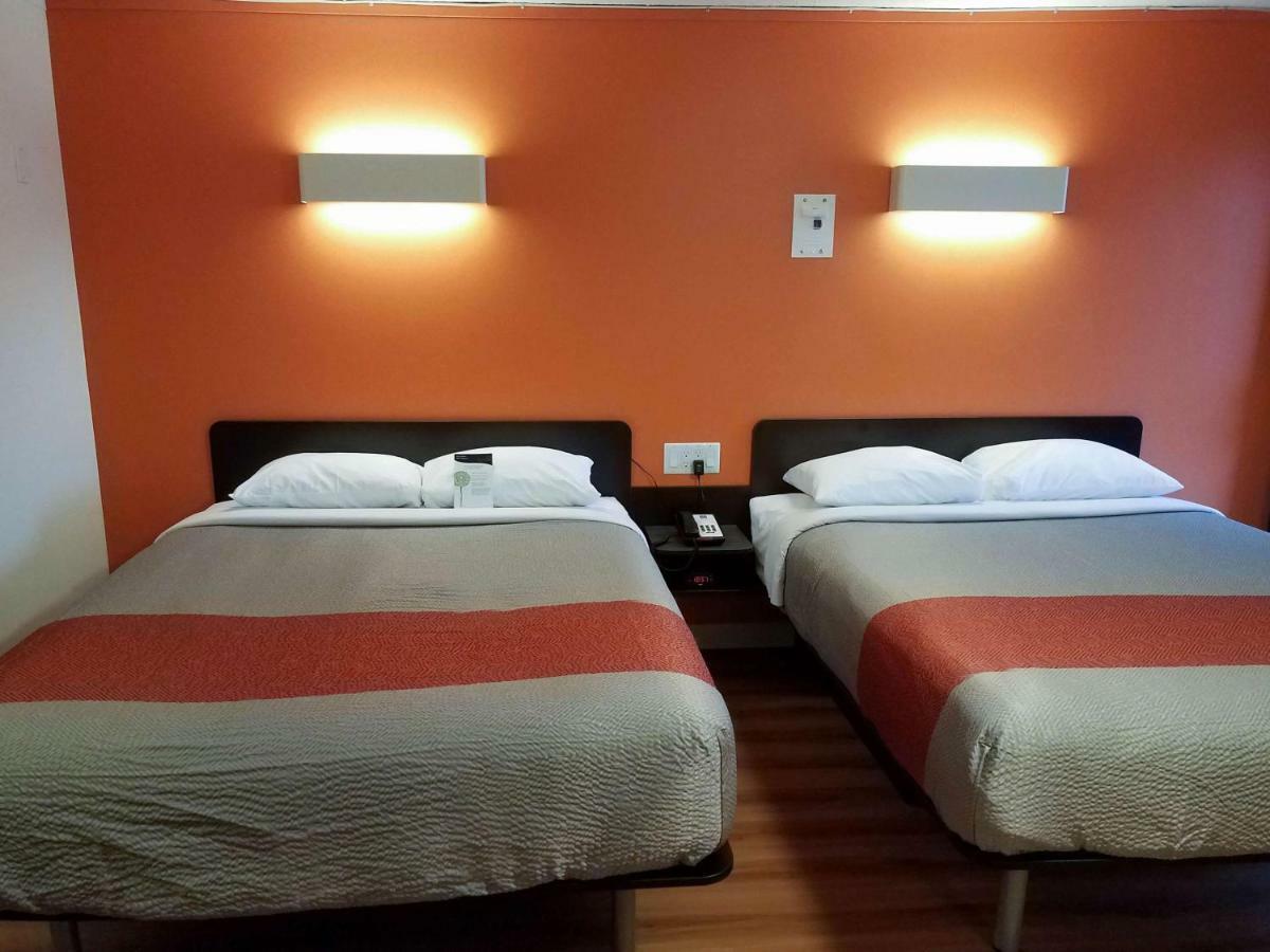 Queen Room Two Queen Beds Non-Smoking