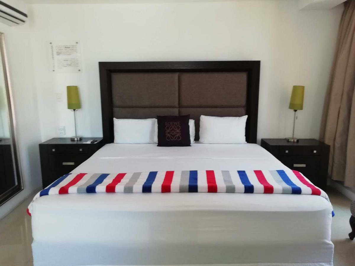 Habitación con cama extragrande.