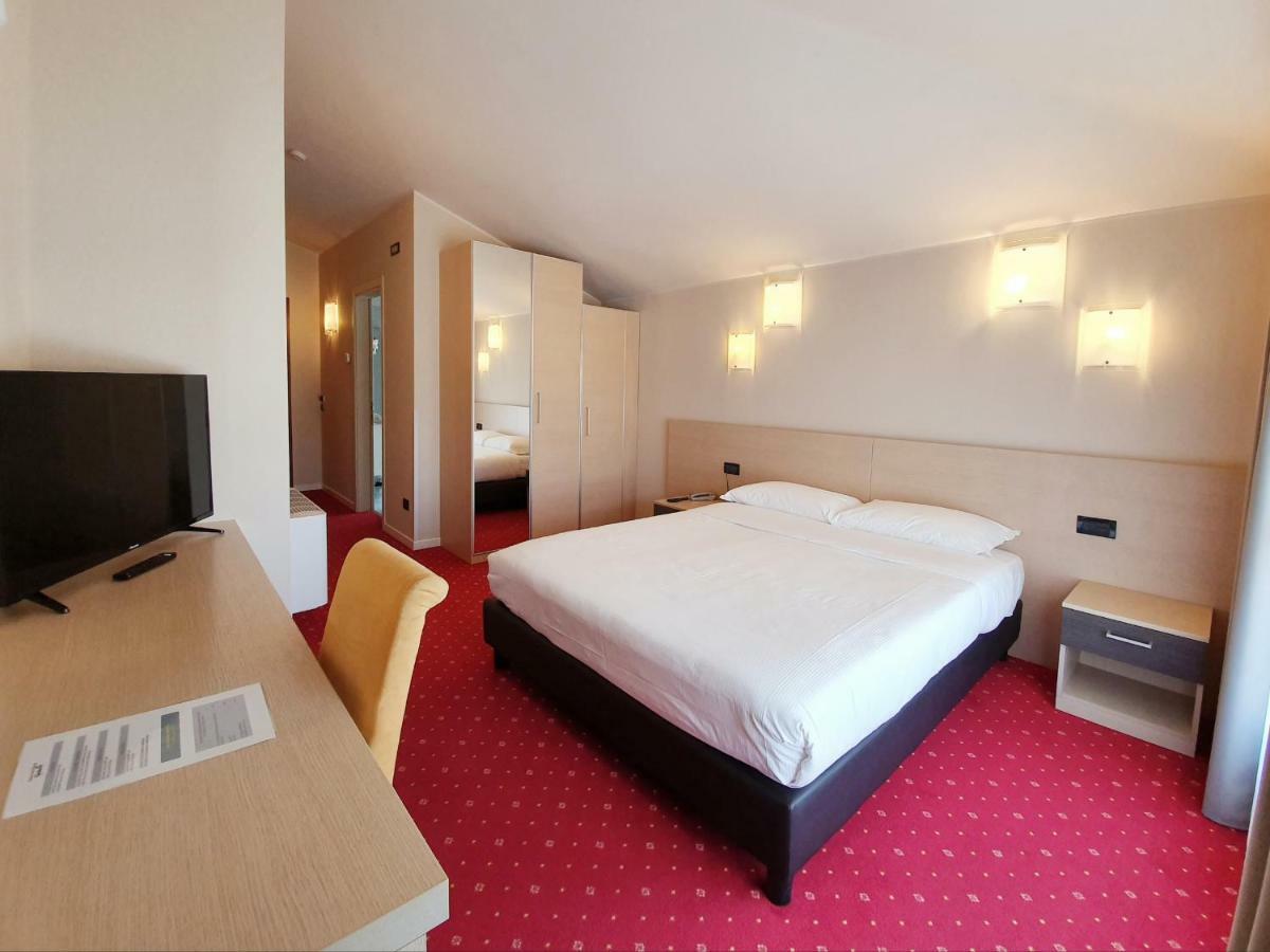 Deluxe Double or Twin Room,1731459279:JPEG