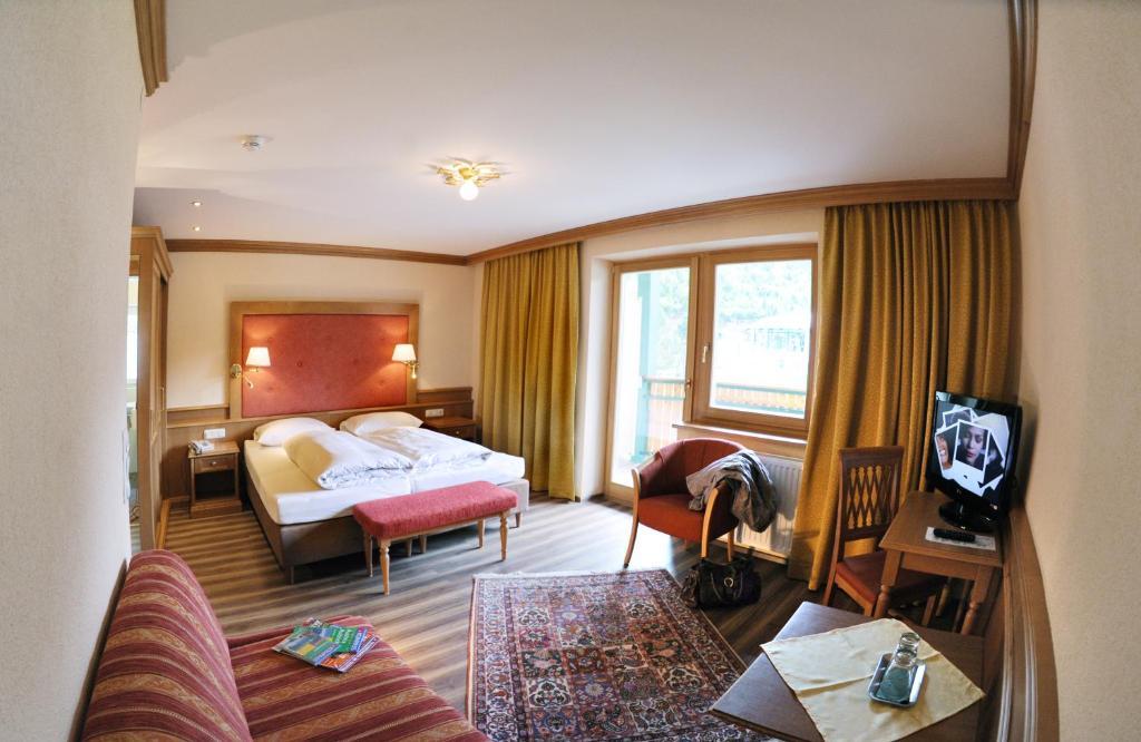 Double or Twin Room Balcony