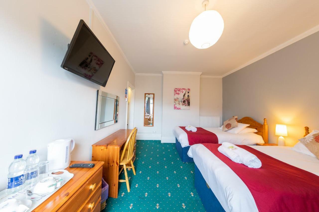 Twin Room Bathroom
