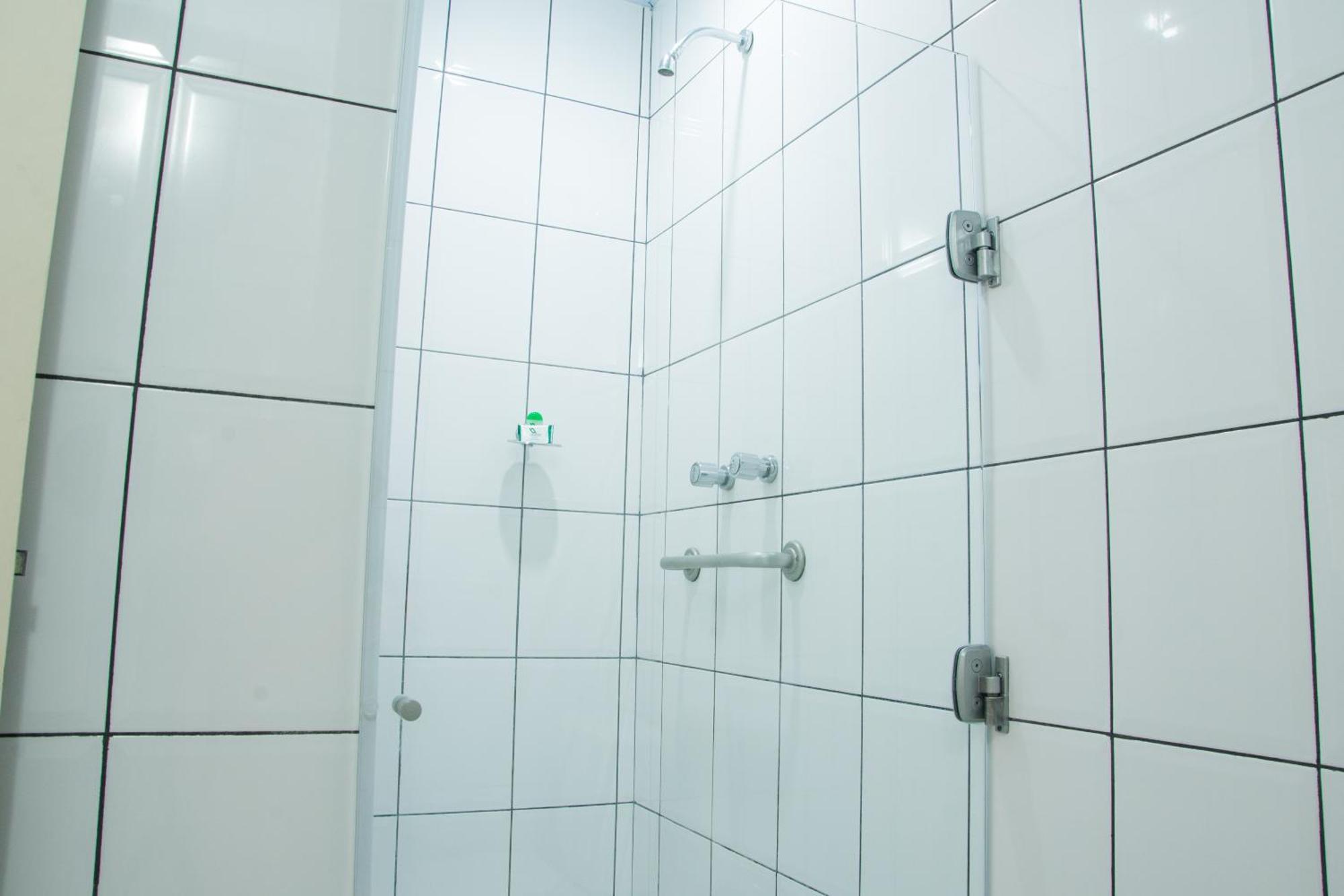 Quarto com 2 Camas de Solteiro