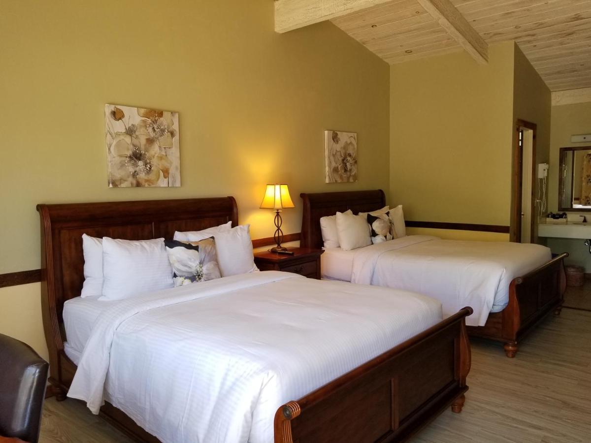 Queen Room 2 Queen Beds