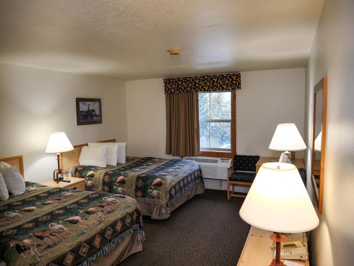 Queen Room Two Queen Beds