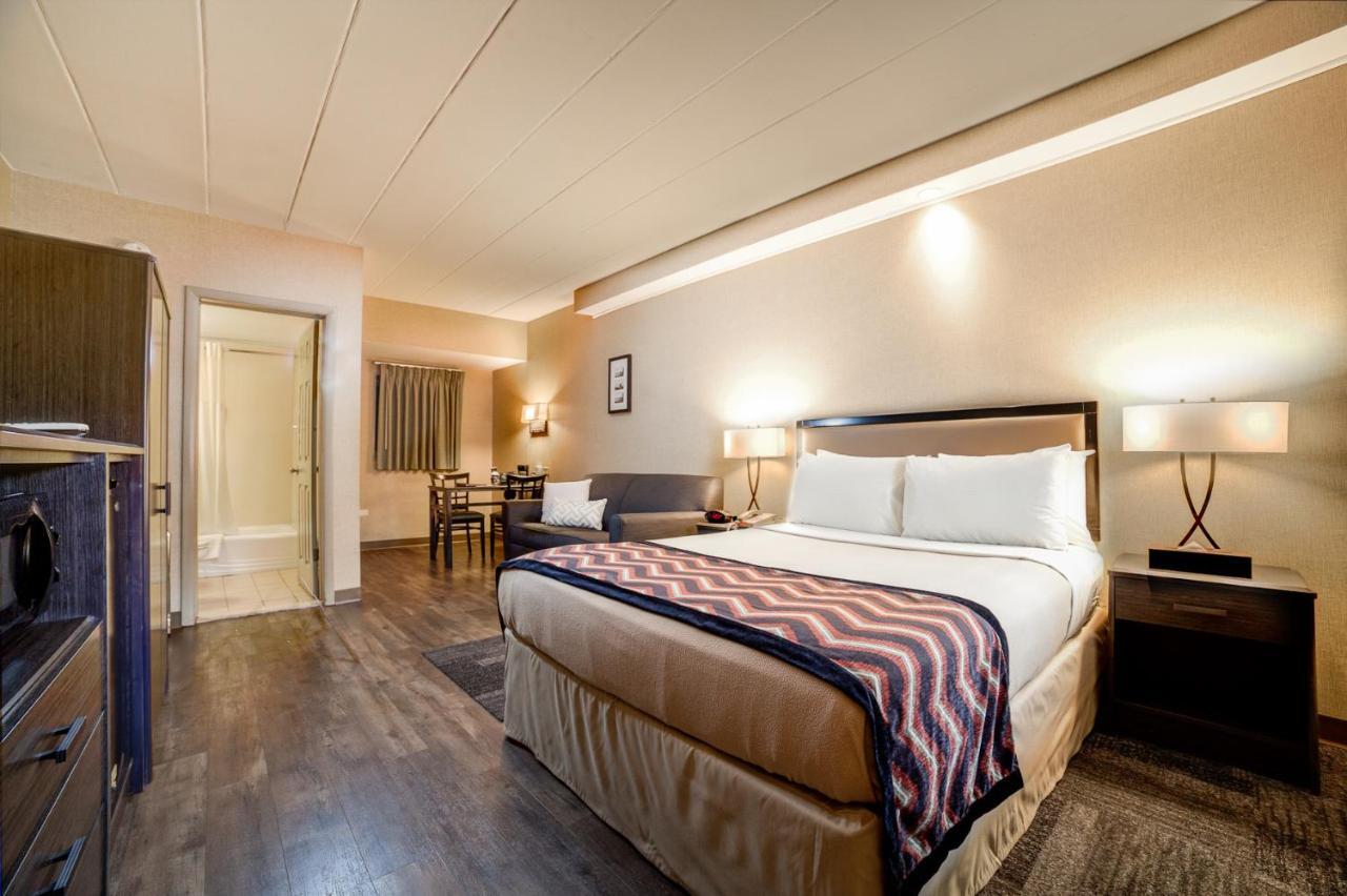 Deluxe Queen Room