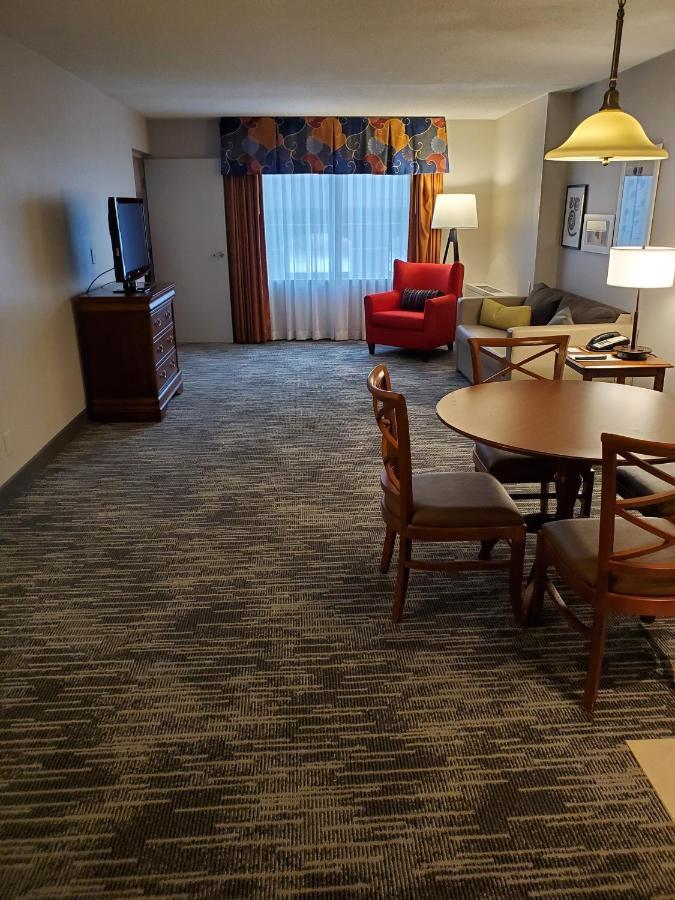 One-Bedroom King Suite - Non-Smoking