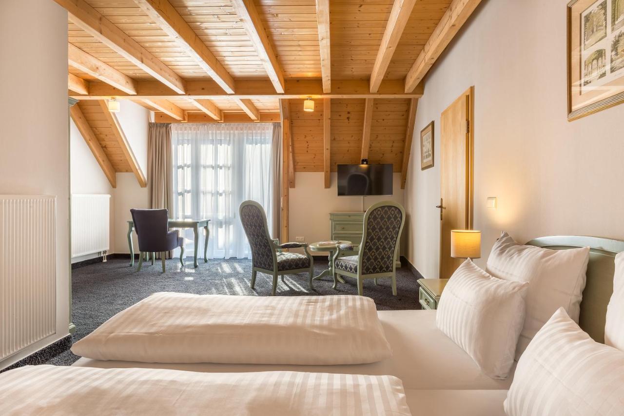 Burgundyroom