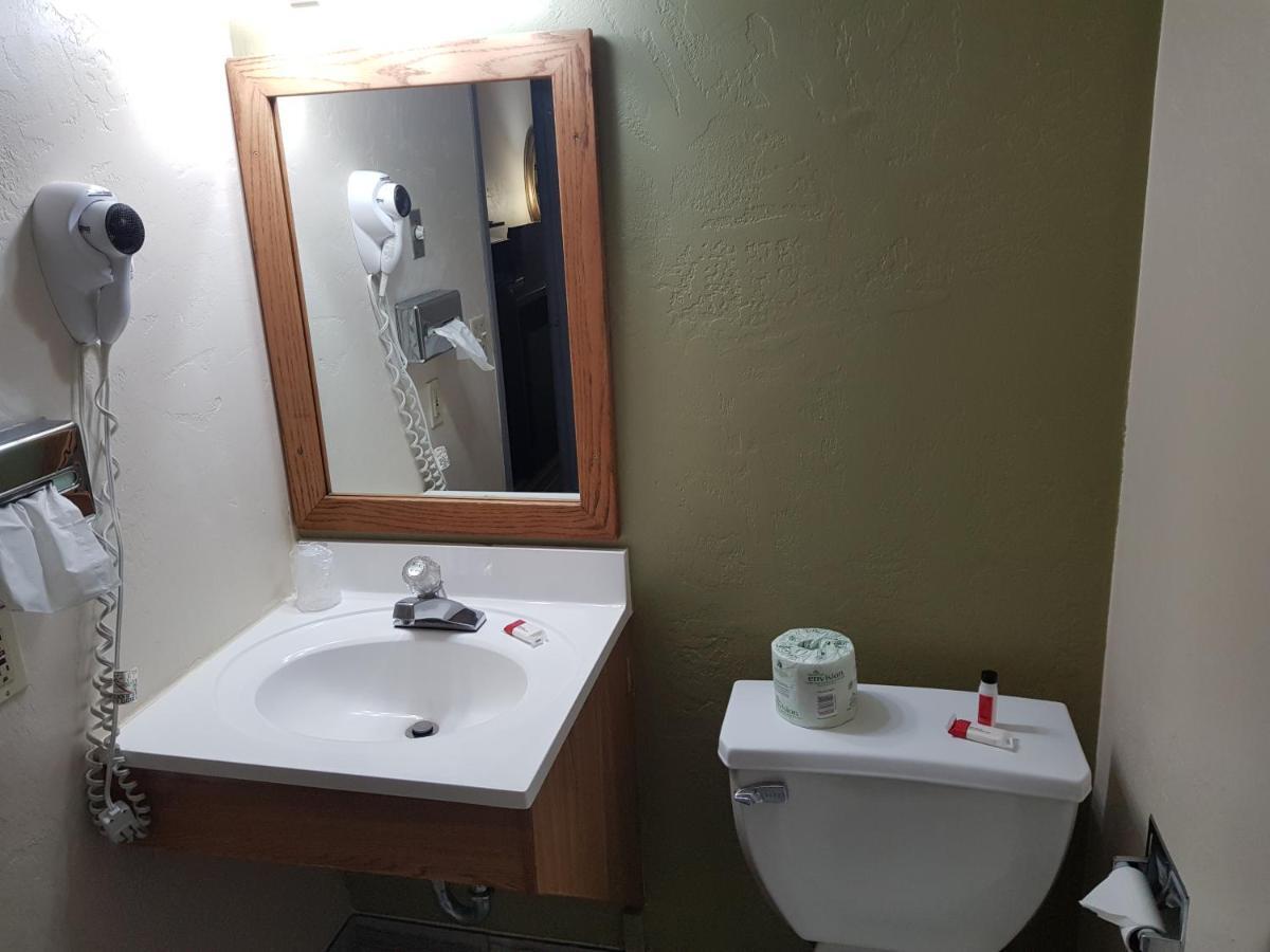 Room with One Queen and Two Twin Beds - Pet Friendly/Non-Smoking