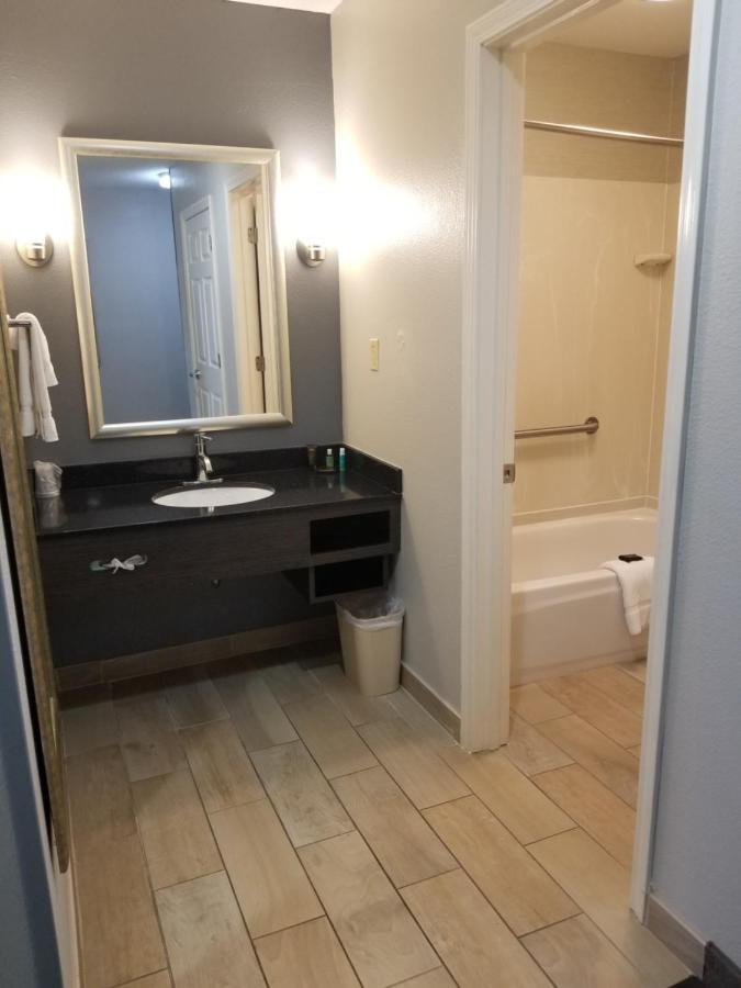 Queen Room with Two Queen Beds - Mobility Access/Non-Smoking