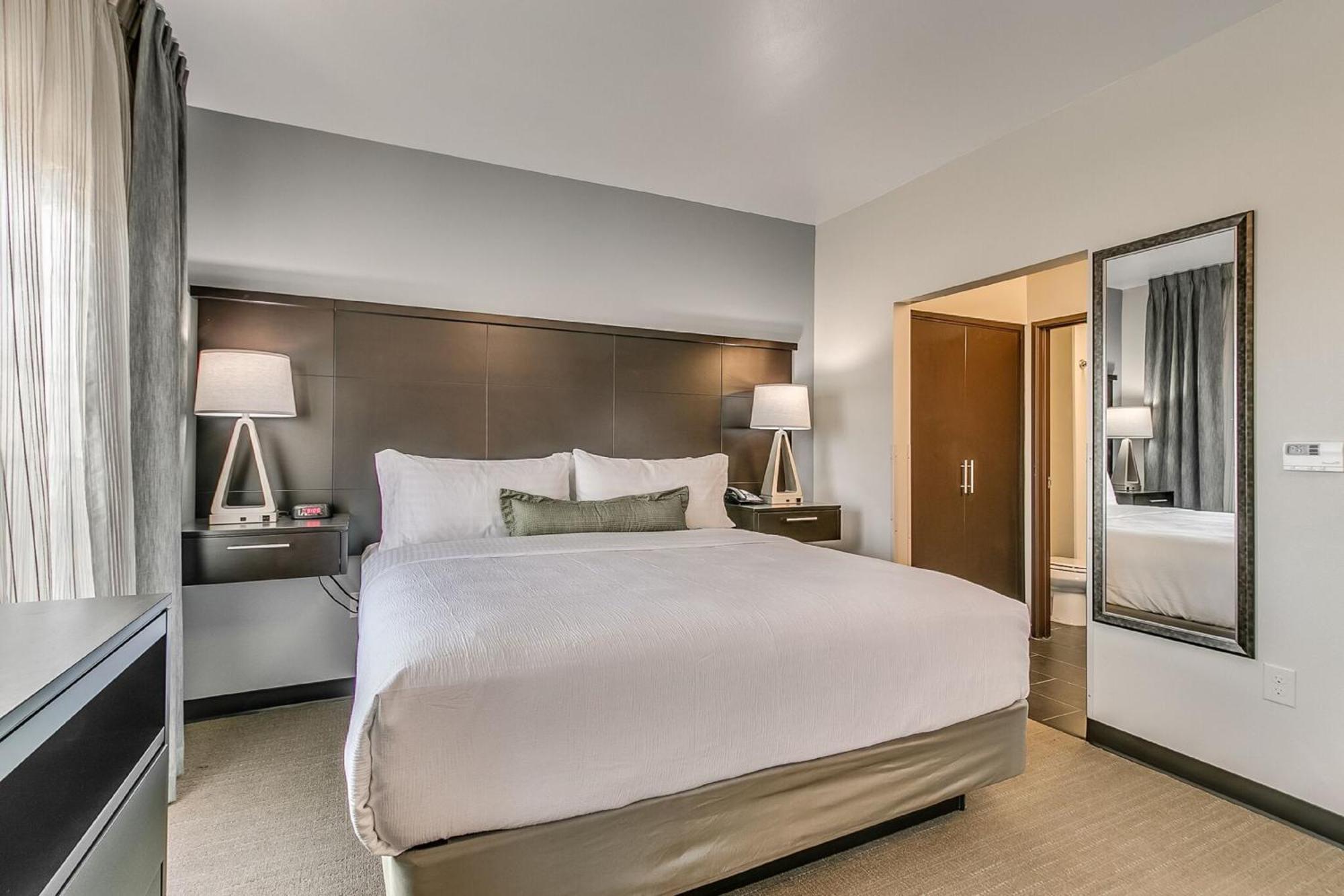 Studio Suite King Bed Non-Smoking