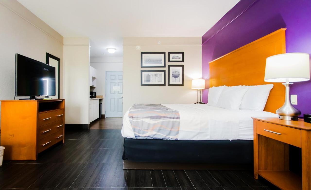 Standard King Kitchenette