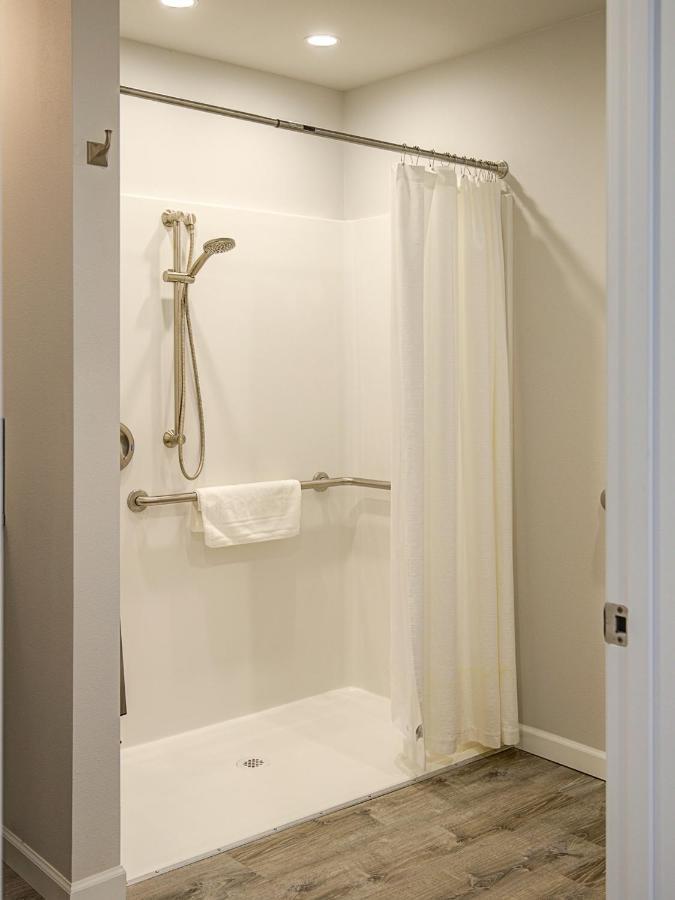 Queen Deluxe Suite ADA Accessible Streetside
