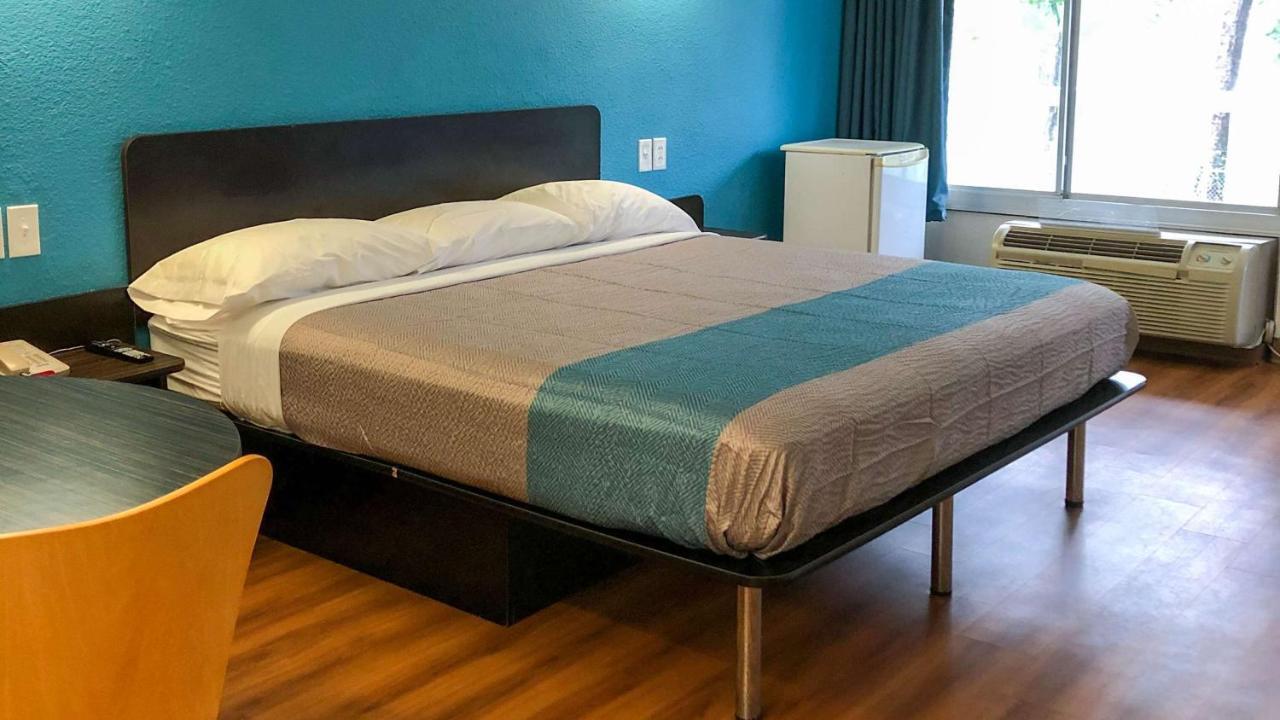 King Room - Non-Smoking