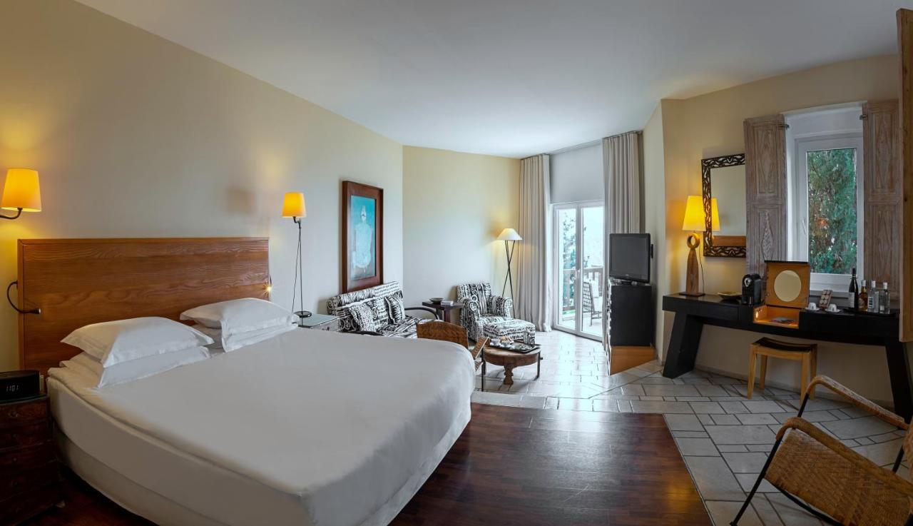 Corner Suite Sea View