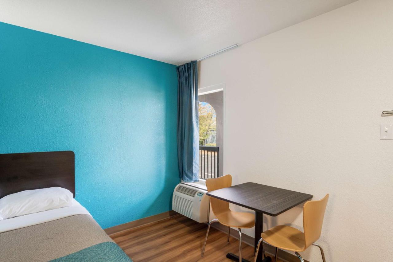 Deluxe Quadruple Room - Non-Smoking