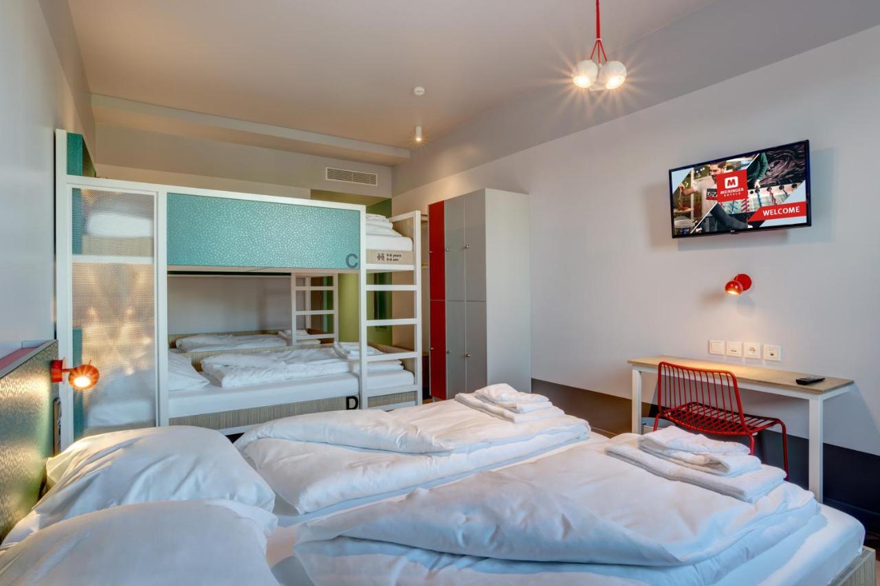 Cama em Dormitório Misto com 6 Camas