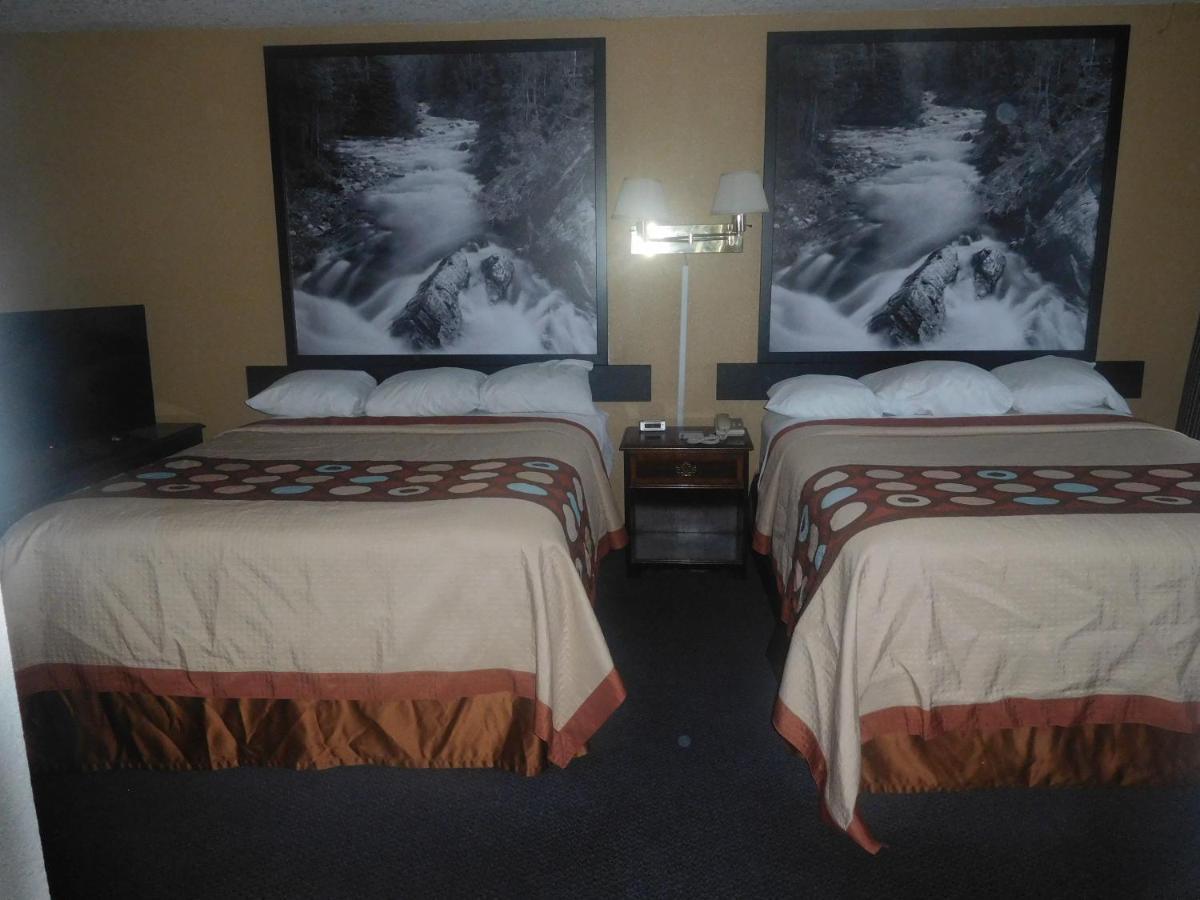 Queen Room with Two Queen Beds - Accessible/Non-Smoking