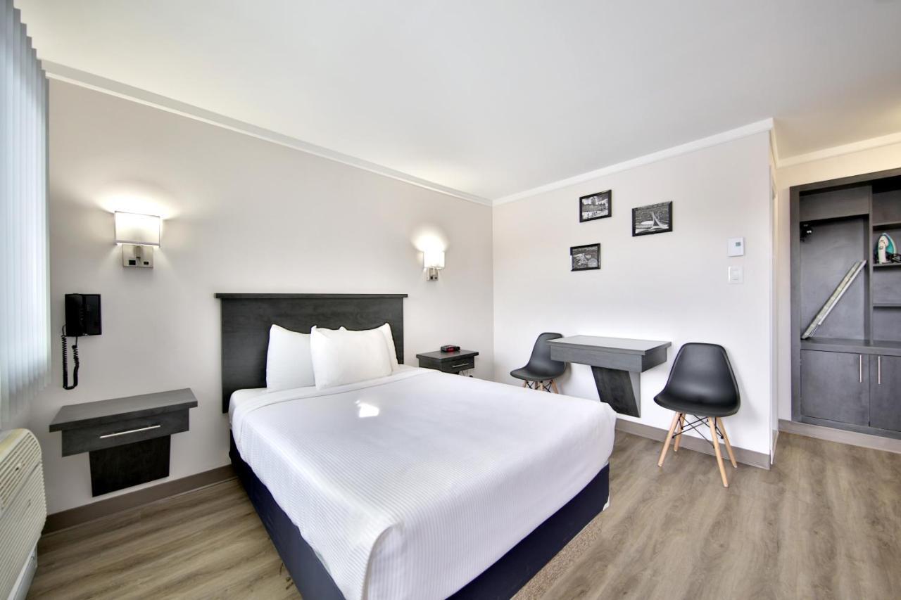 Standard Room 1 Queen Bed